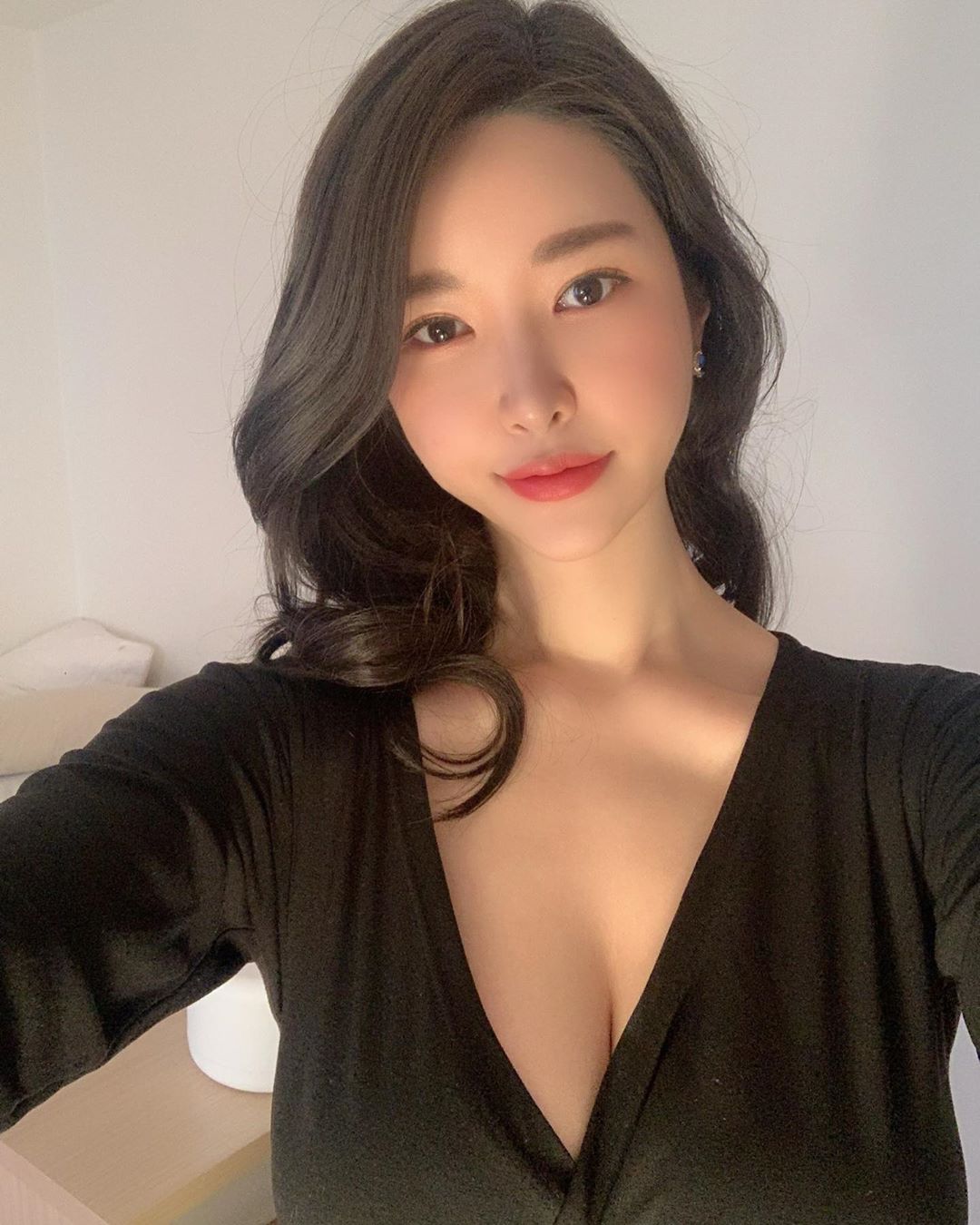 韓國正妹低胸用餐　凶狠上圍把衣服撐出一道火辣曲線-第1章-图片8