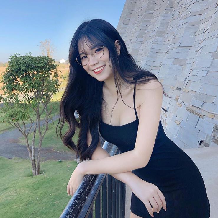 越南正妹穿高衩旗袍 開到臀部若隱若現-第1章-图片17