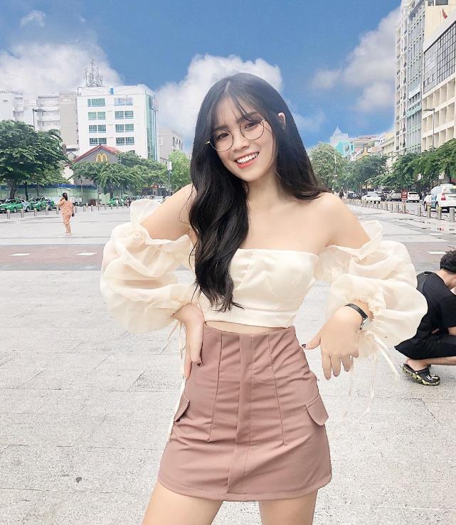 越南正妹穿高衩旗袍 開到臀部若隱若現-第1章-图片24