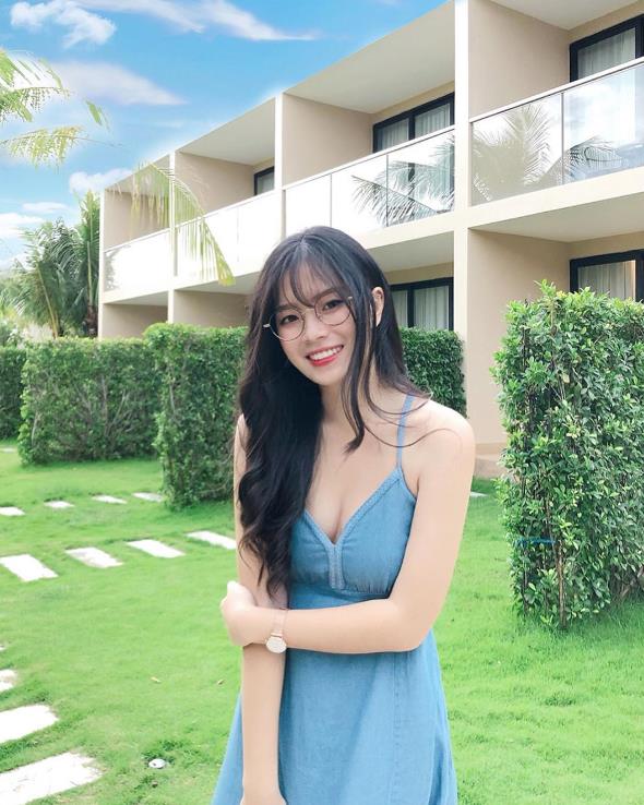 越南正妹穿高衩旗袍 開到臀部若隱若現-第1章-图片25