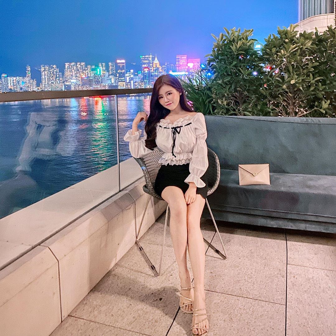 超正空姐Albee掉雙球！巨無霸身材引暴動-第1章-图片12