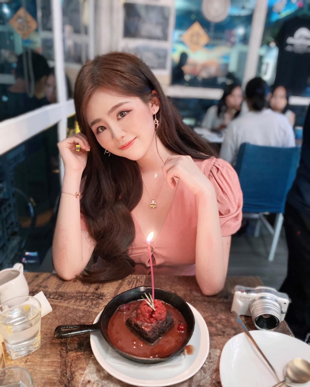 超正空姐Albee掉雙球！巨無霸身材引暴動-第1章-图片19