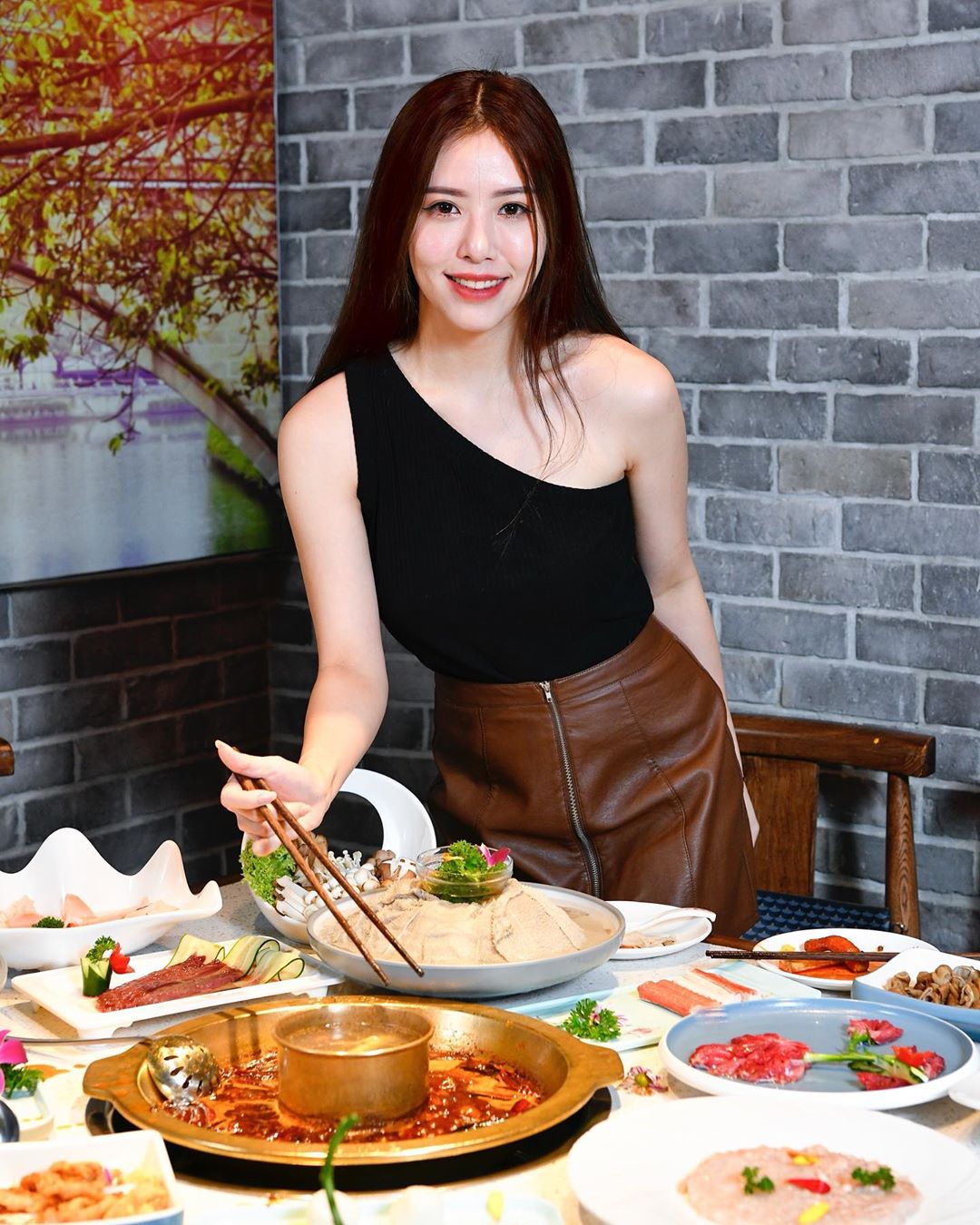 台灣美女黃薇倪 超犯規身材讓人直盯