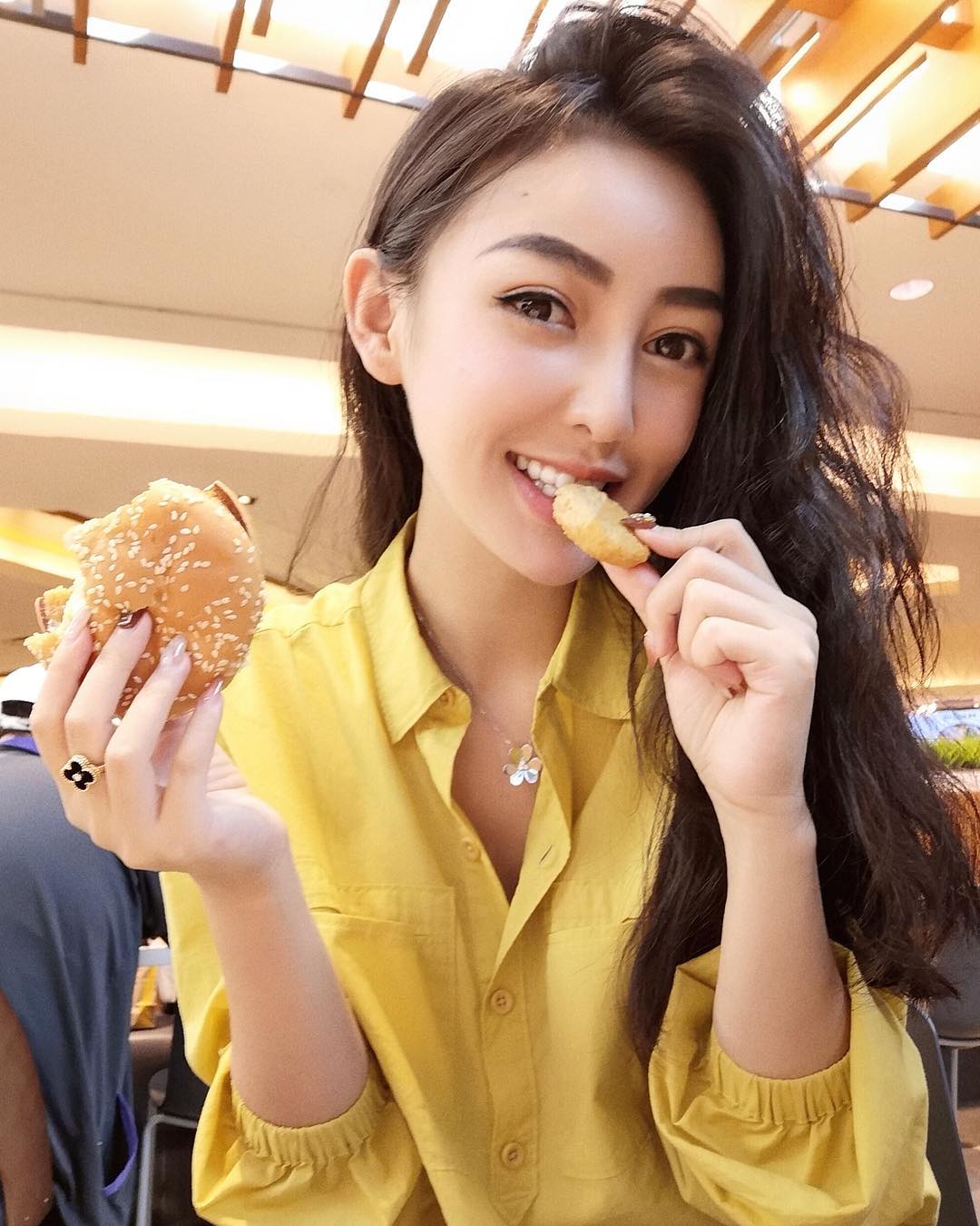 加拿大版「昆淩+ Angelababy 成熟體」還會駱駝蹄-第1章-图片2
