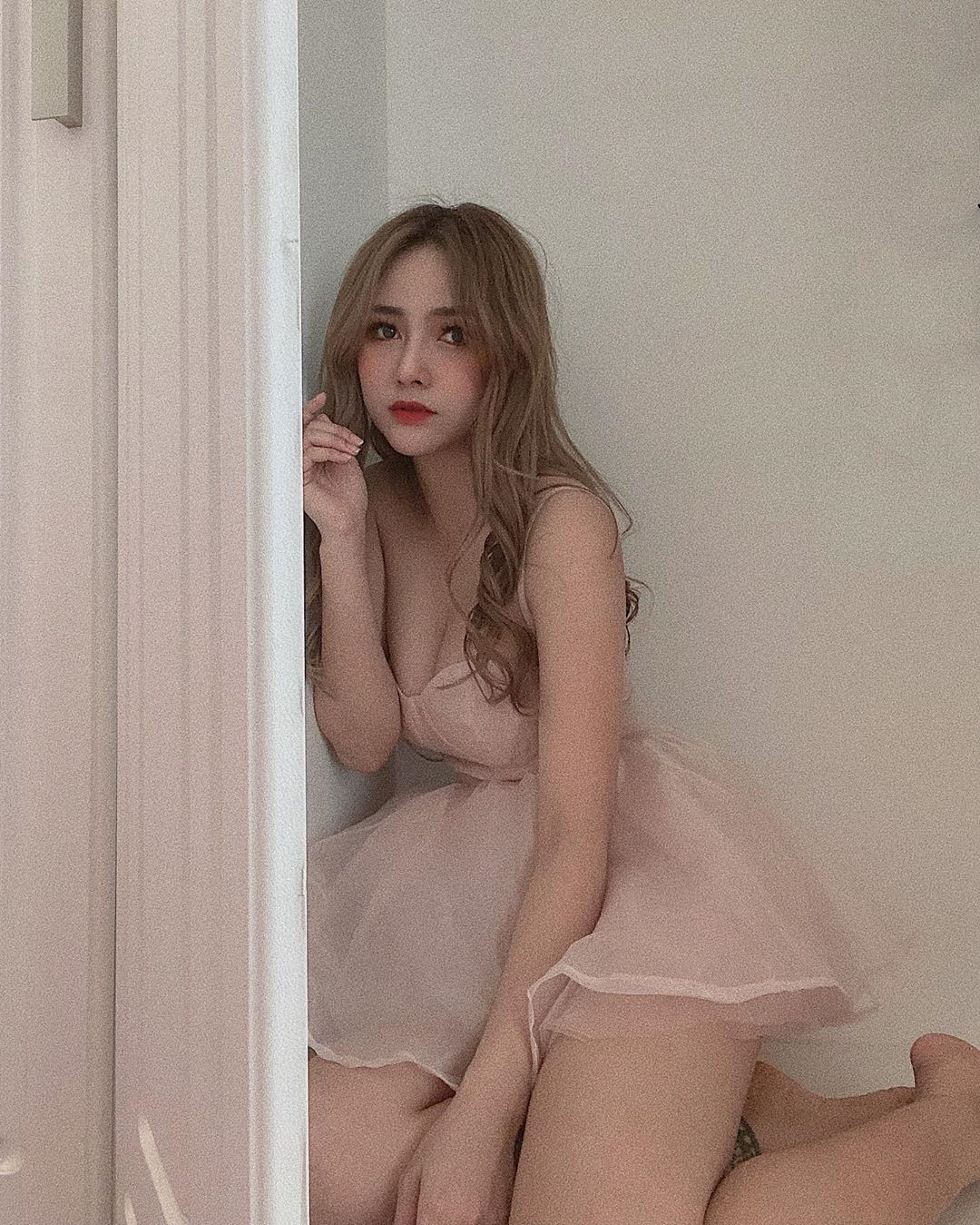 越南知名美女 DJ Jenny 看球賽被認出變成球賽焦點-第1章-图片9