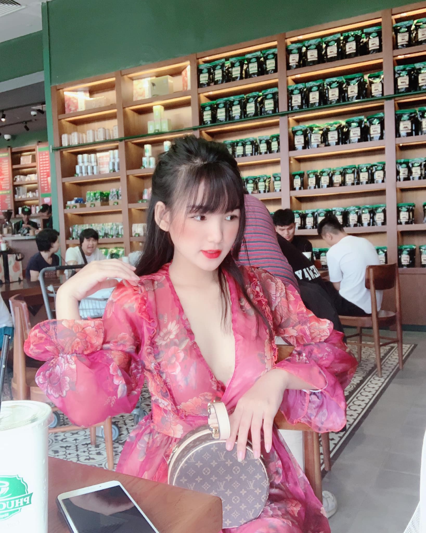 越南眼鏡妻 anne 性感秘書 LOOK 凸顯知性美-第1章-图片3