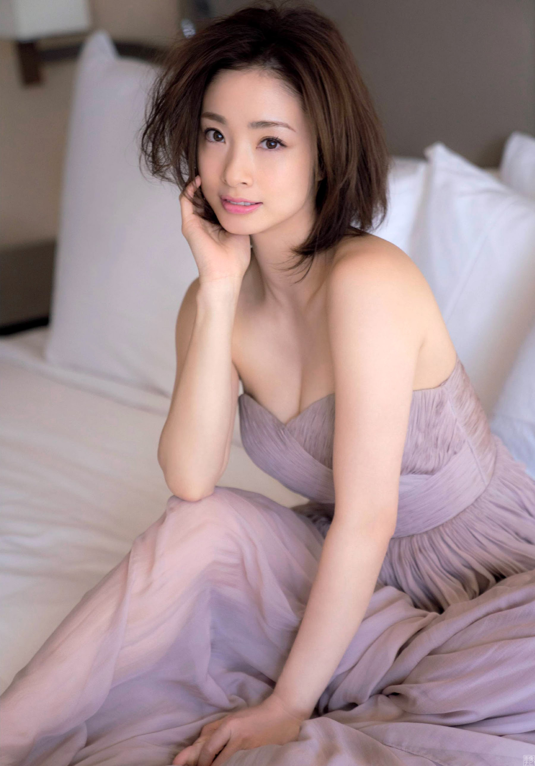 ２児の母、上戸彩が神々しいほど美しいドレス姿で胸の谷間を魅せる-第1章-图片2