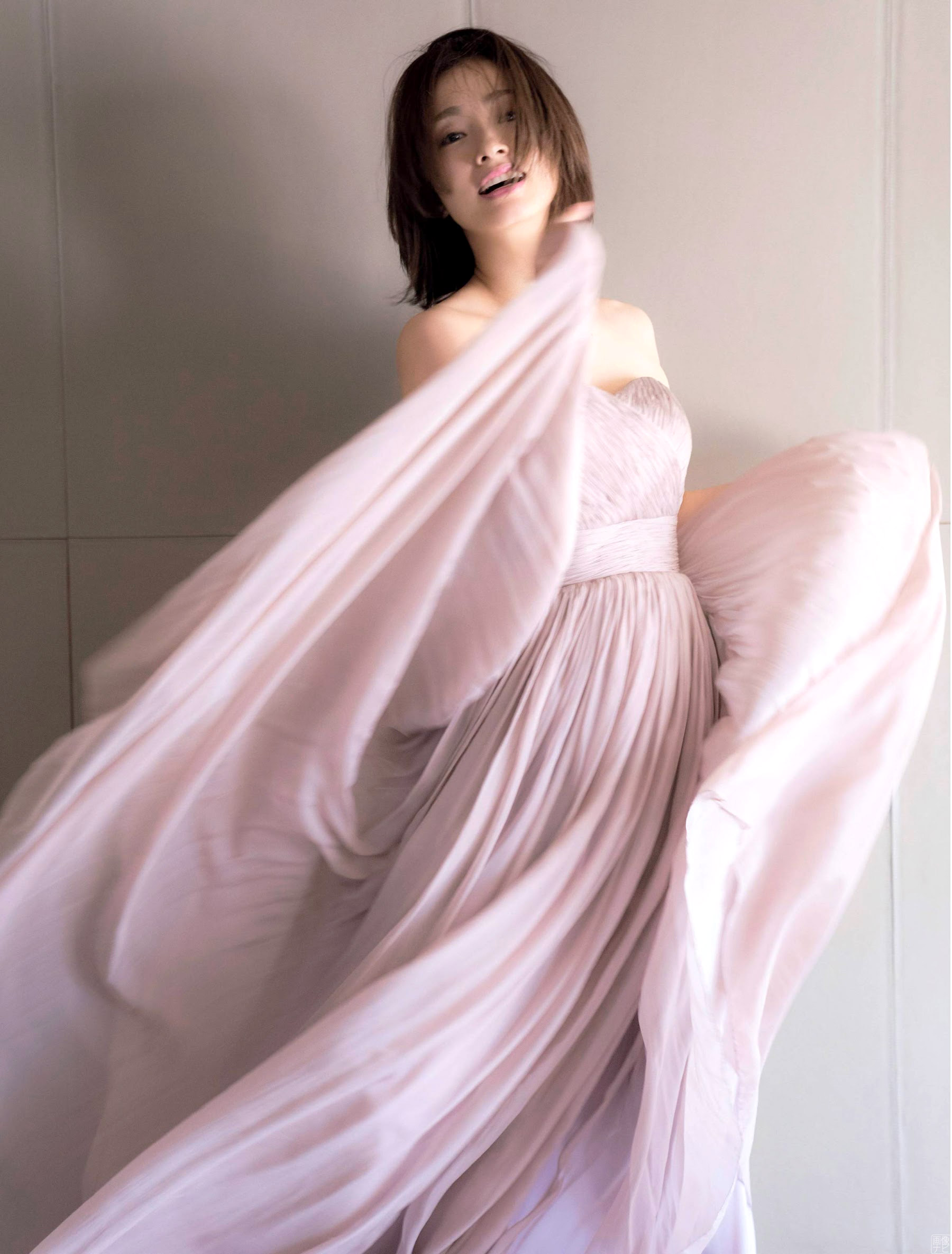 ２児の母、上戸彩が神々しいほど美しいドレス姿で胸の谷間を魅せる-第1章-图片3