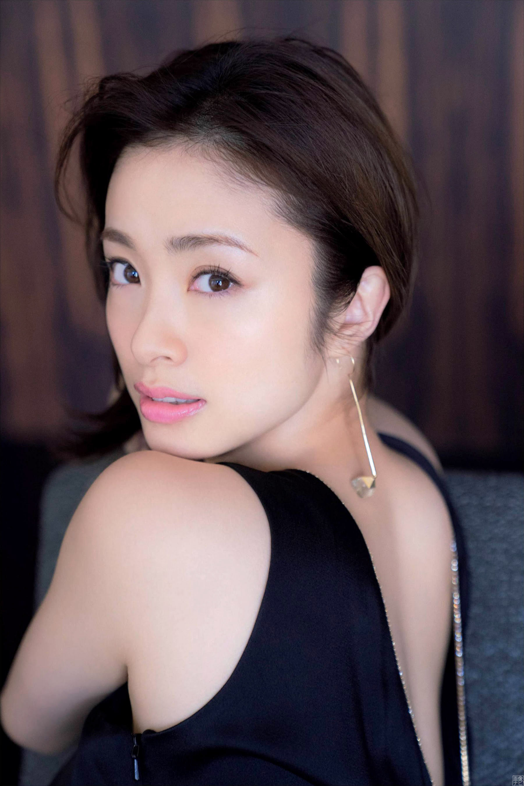 ２児の母、上戸彩が神々しいほど美しいドレス姿で胸の谷間を魅せる-第1章-图片4