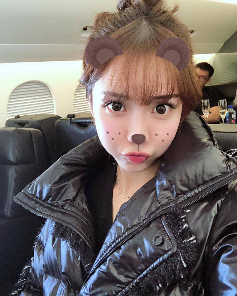 網拍界仙女老闆娘「喜哥」蜂腰翹臀自己當麻豆穩賺不虧！-第1章-图片3