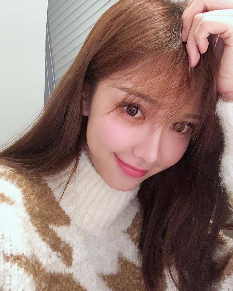 網拍界仙女老闆娘「喜哥」蜂腰翹臀自己當麻豆穩賺不虧！-第1章-图片4