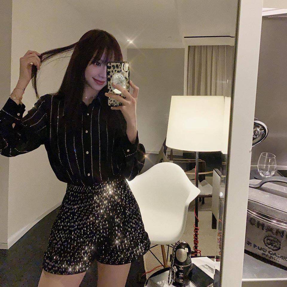 網拍界仙女老闆娘「喜哥」蜂腰翹臀自己當麻豆穩賺不虧！-第1章-图片6