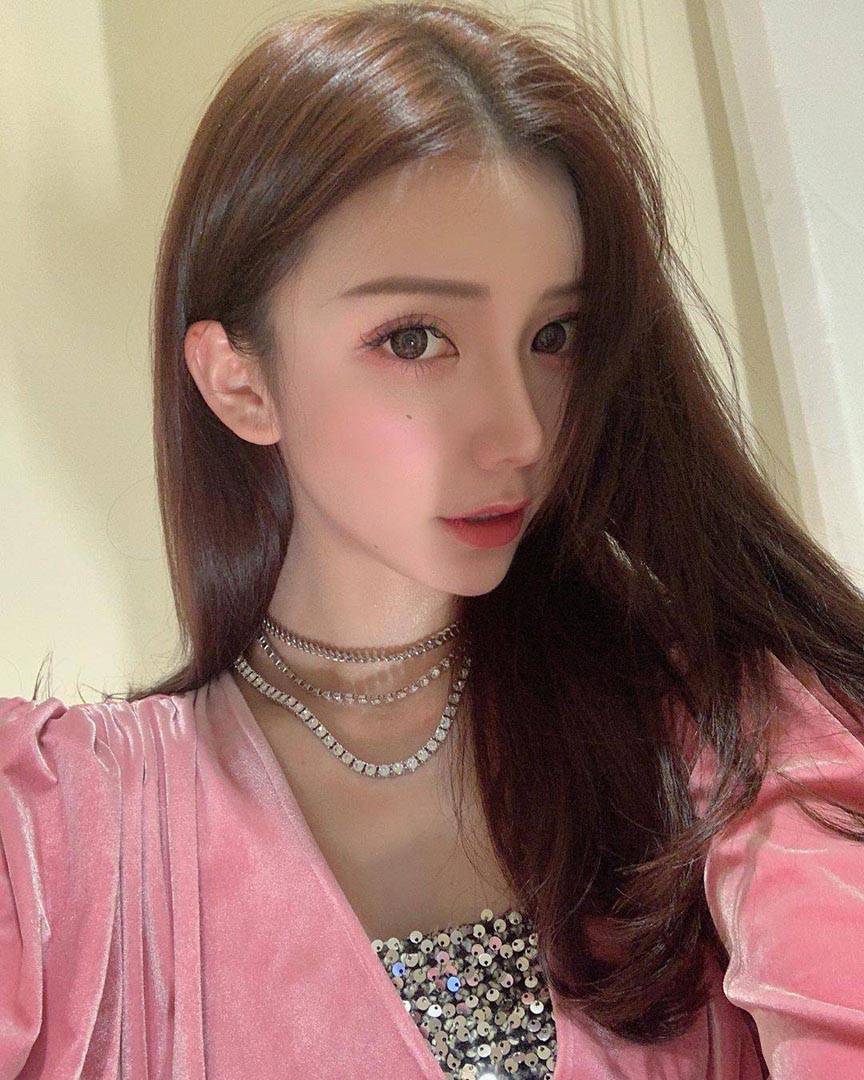 網拍界仙女老闆娘「喜哥」蜂腰翹臀自己當麻豆穩賺不虧！-第1章-图片13