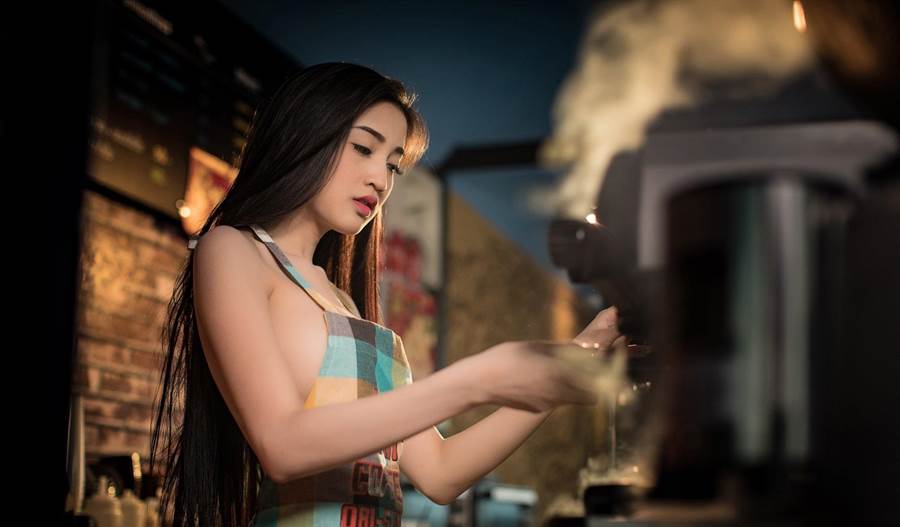 泰咖啡廳臉書刊半裸女模廣告-第1章-图片3