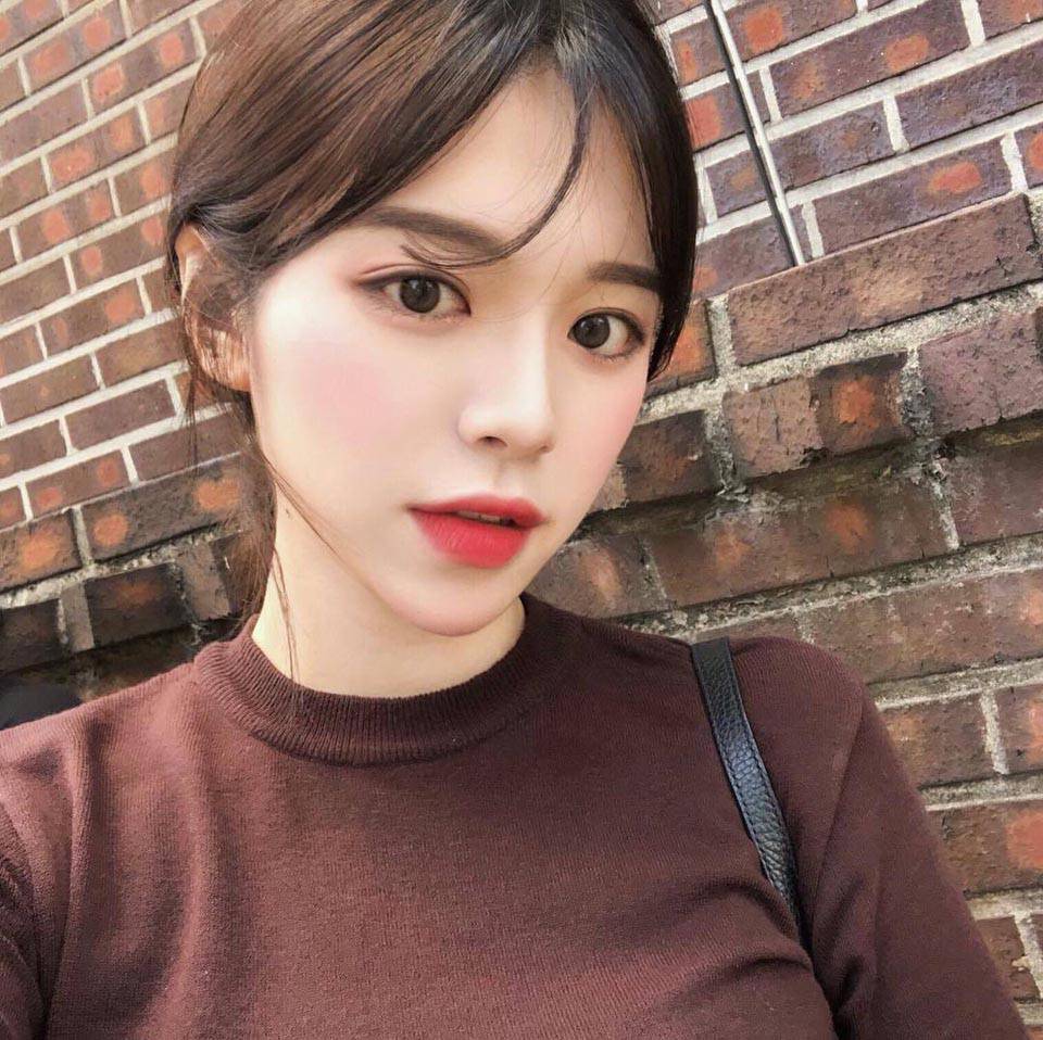 絕美容顏！正妹 윤지 「小巧臉蛋搭配渾圓大眼」，迷人氣息破表-第1章-图片1
