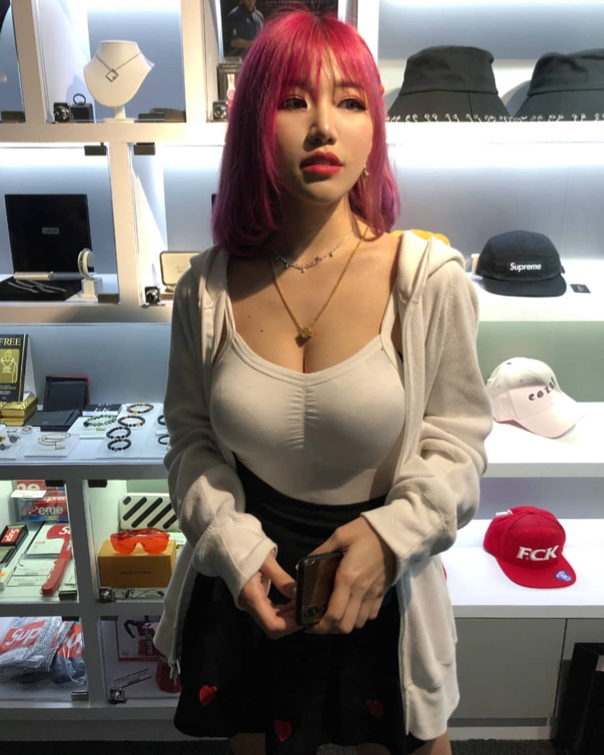 大馬網紅糖糖大膽作風引話題　曬貝殼款泳衣超吸睛-第1章-图片9