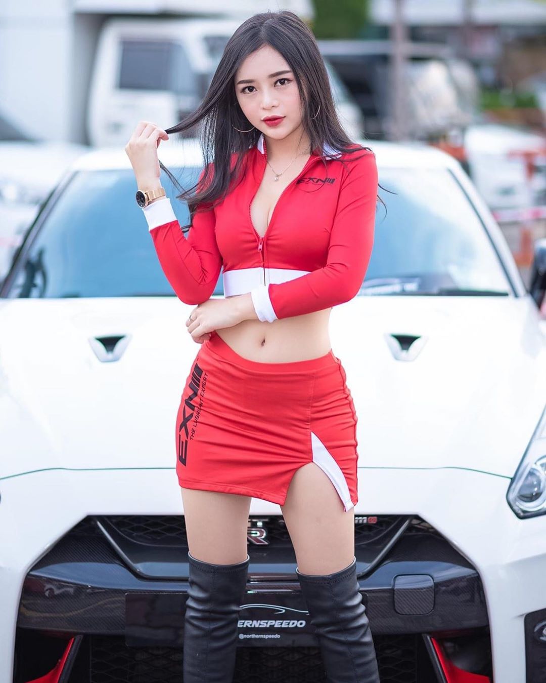 馬來妹內衣褪一半露出性感香肩　外加性感蜜桃臀超賞心悅目的-第1章-图片9