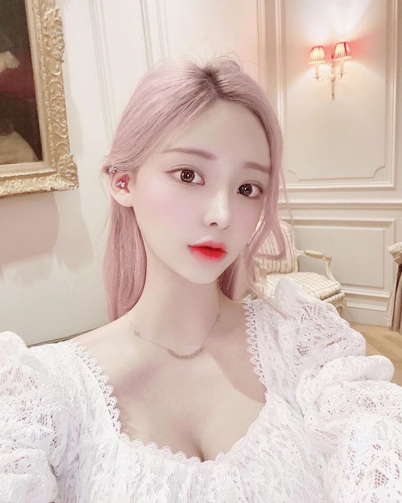 性感南韓正妹開心吃肉到蹦出「深溝」，對面的客人忍不住偷瞄-第1章-图片11