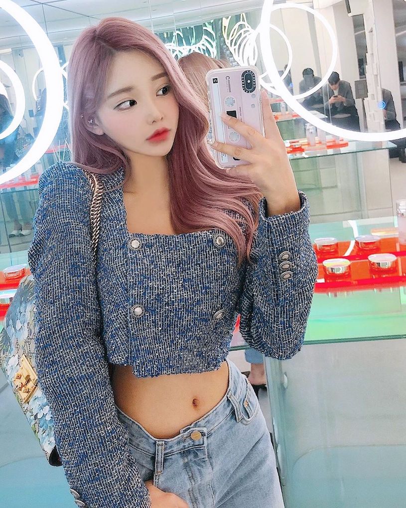 性感南韓正妹開心吃肉到蹦出「深溝」，對面的客人忍不住偷瞄-第1章-图片13