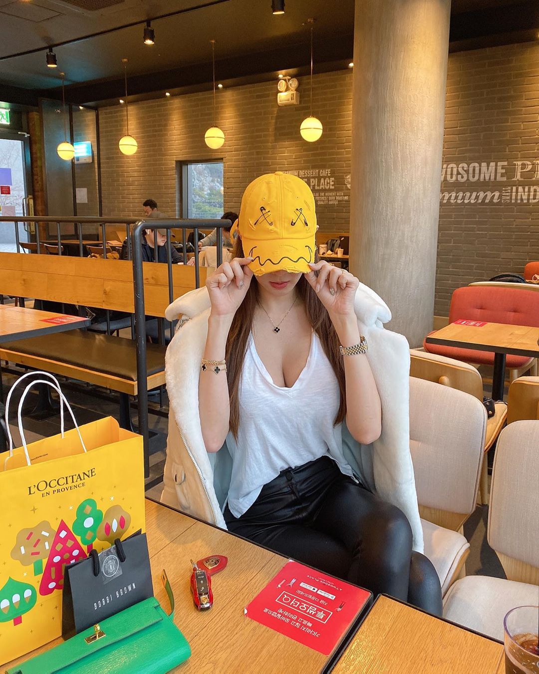 燒肉店發現「超胸小姊姊」美豔外型太撩人-第1章-图片12