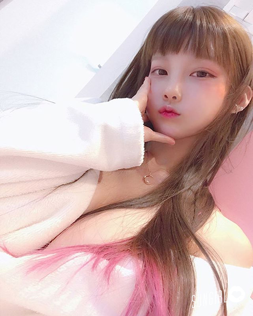 yiu 이유、韓國奶妹暗藏胸器 兩瓣屁桃跟著漲：網暴動搶當乾兒子-第1章-图片5