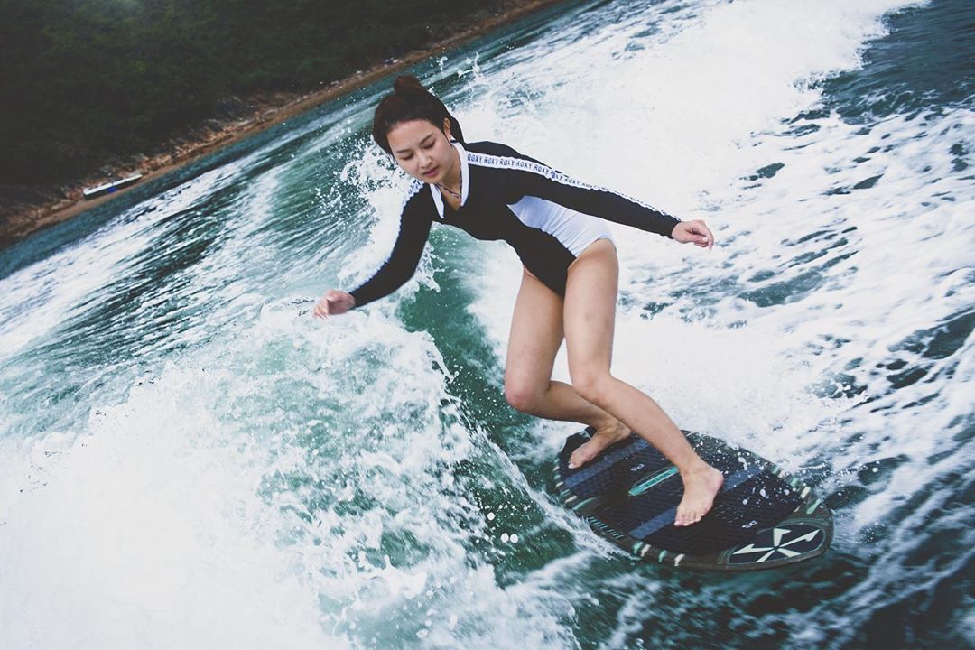 香港衝浪女神「鍾晴」小麥肌膚色健康又性感-第1章-图片32