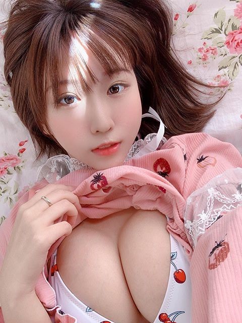 有「乳製品女神」稱號的G杯實況主「日向葵衣」當之無愧-第1章-图片3