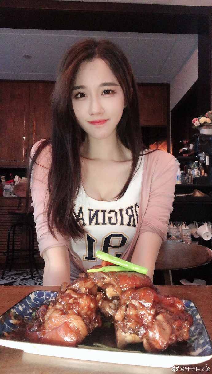 長腿直播主「軒子巨」-第1章-图片14