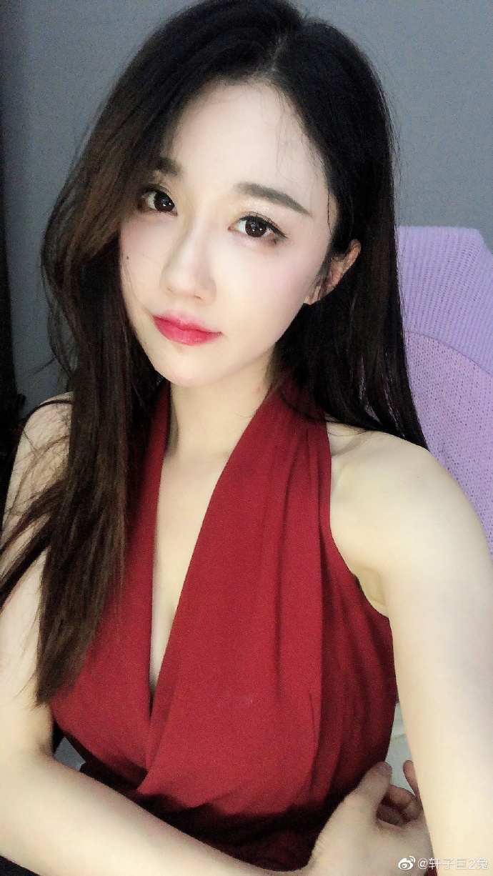 長腿直播主「軒子巨」-第1章-图片2