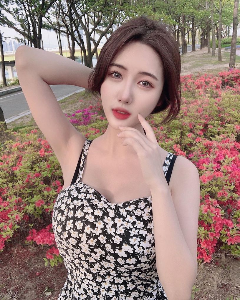 放風了！美艷正妹MODEL 윤주穿低胸小背心散步-第1章-图片8
