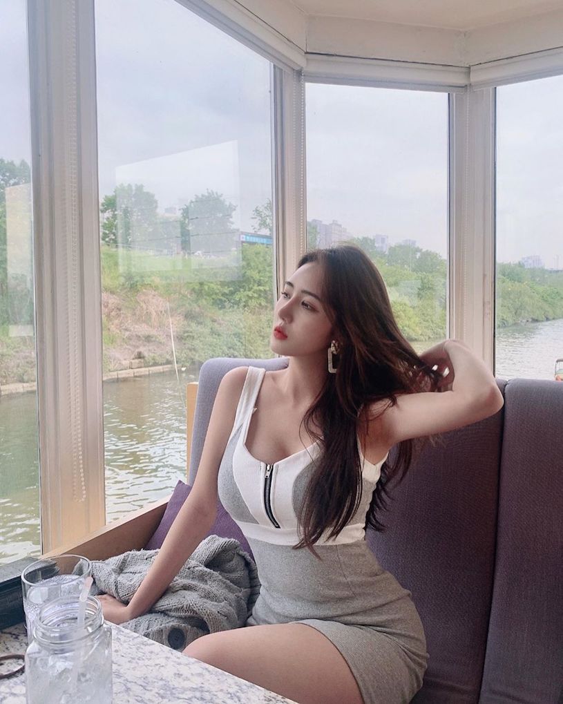 放風了！美艷正妹MODEL 윤주穿低胸小背心散步-第1章-图片16