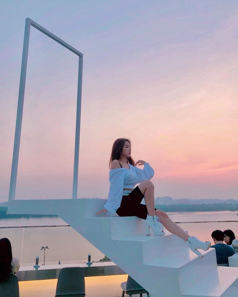 放風了！美艷正妹MODEL 윤주穿低胸小背心散步-第1章-图片19