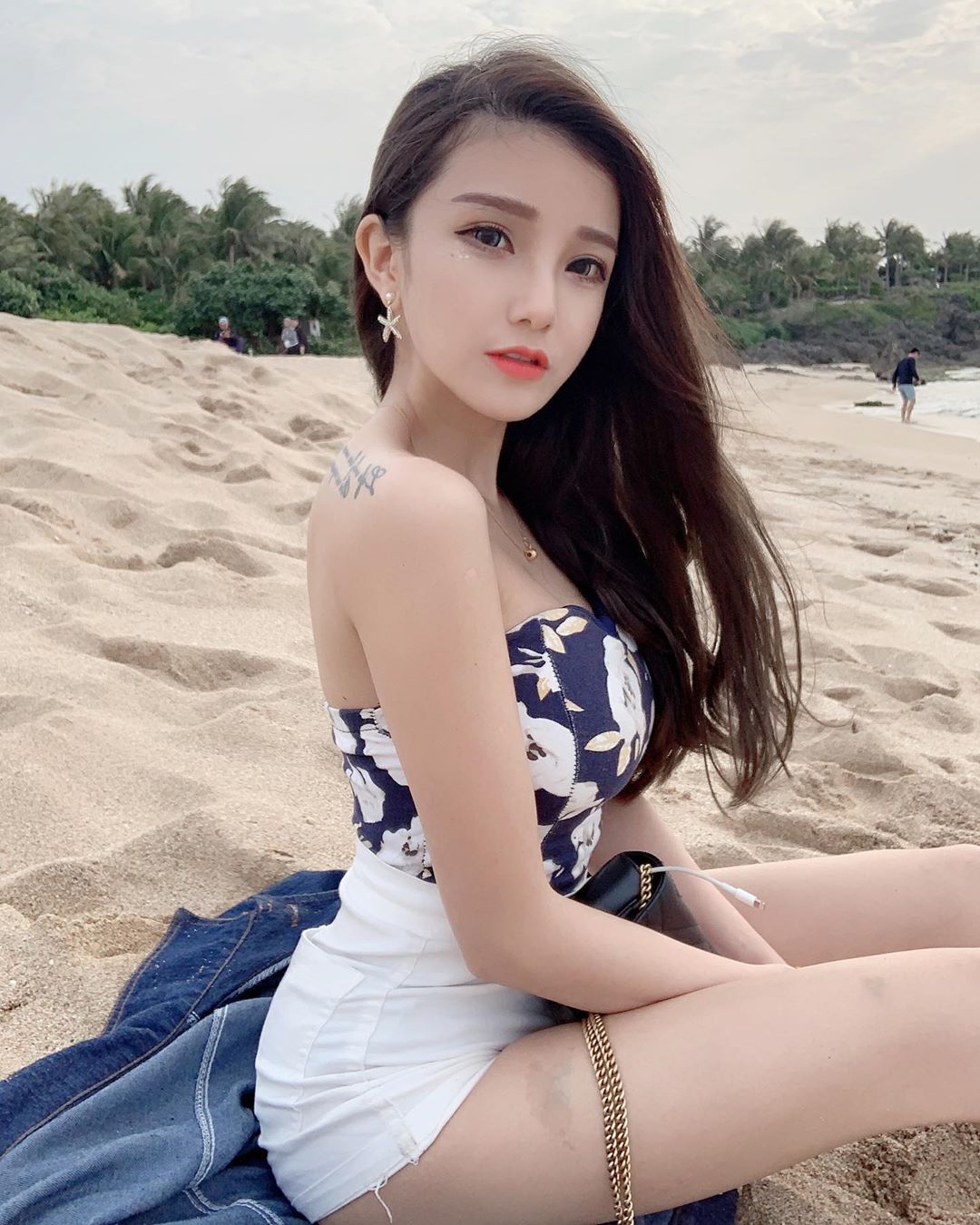 大馬網紅珊珊貝殼比基尼遮不住！美胸葫蘆腰辣翻-第1章-图片13