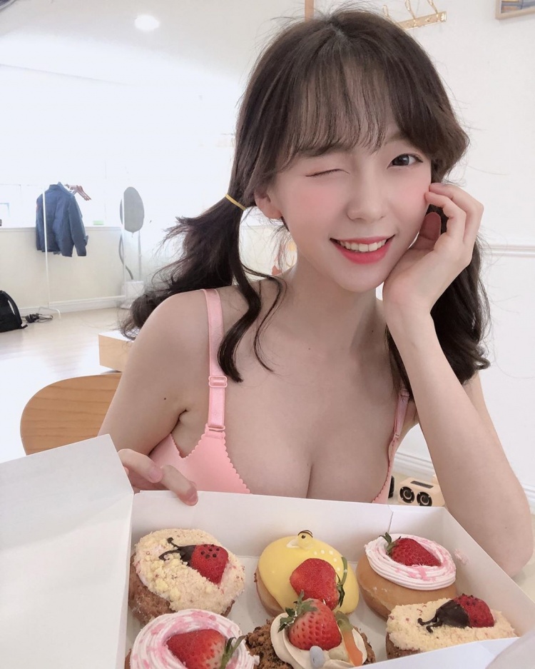 很會嘟嘴！韓國正妹化身「爆乳小女僕」-第1章-图片3
