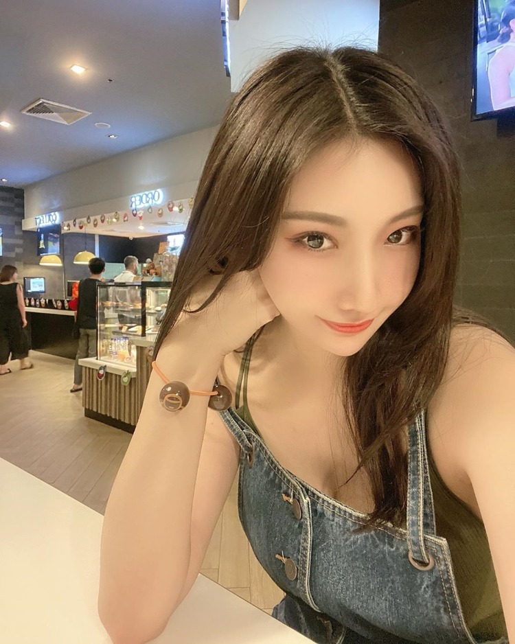 正妹釣魚照片的蜜臀曲線實在太迷人了-第1章-图片9