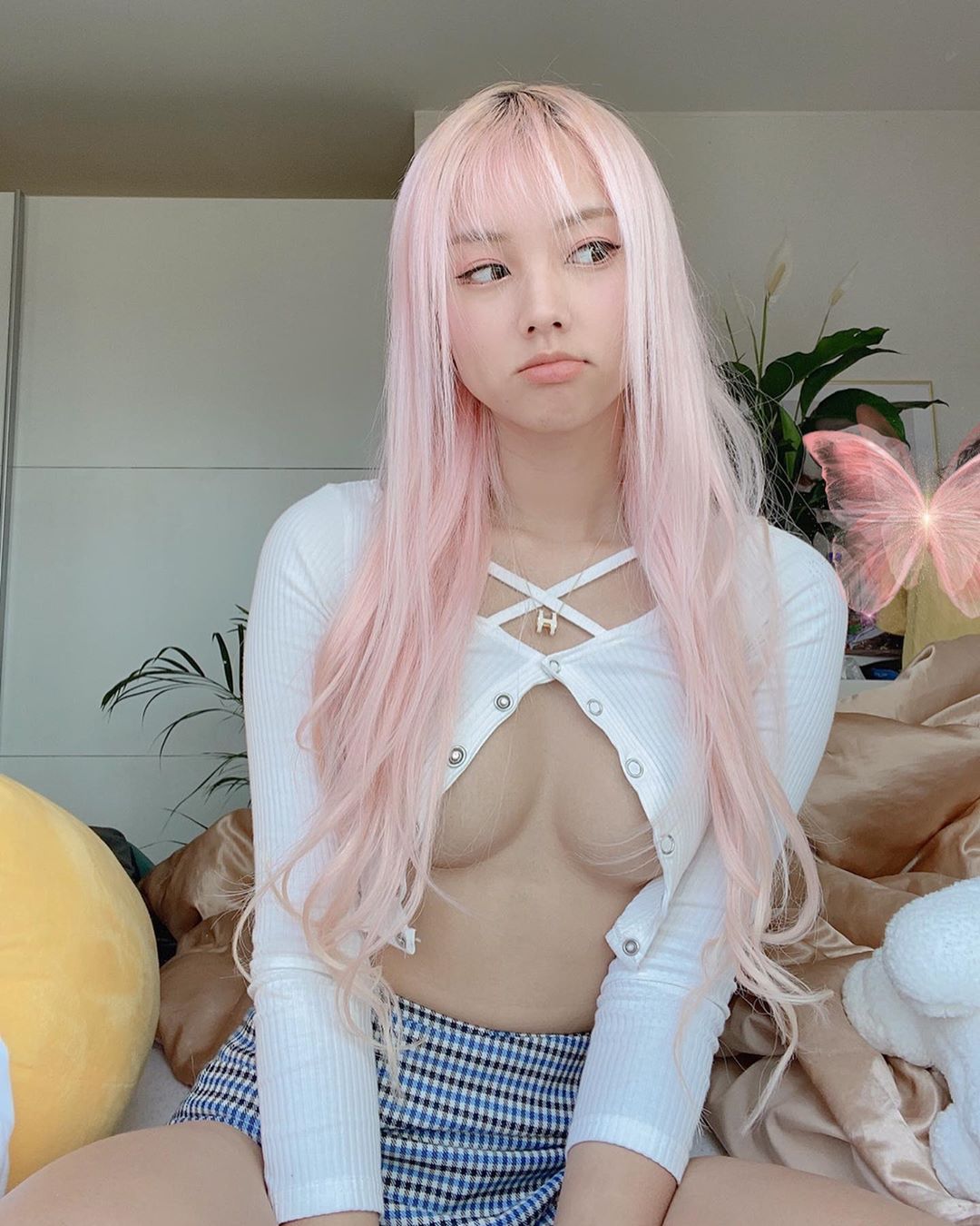 超兇混血妹沒扣上衣 大奶炸出包不住-第1章-图片3