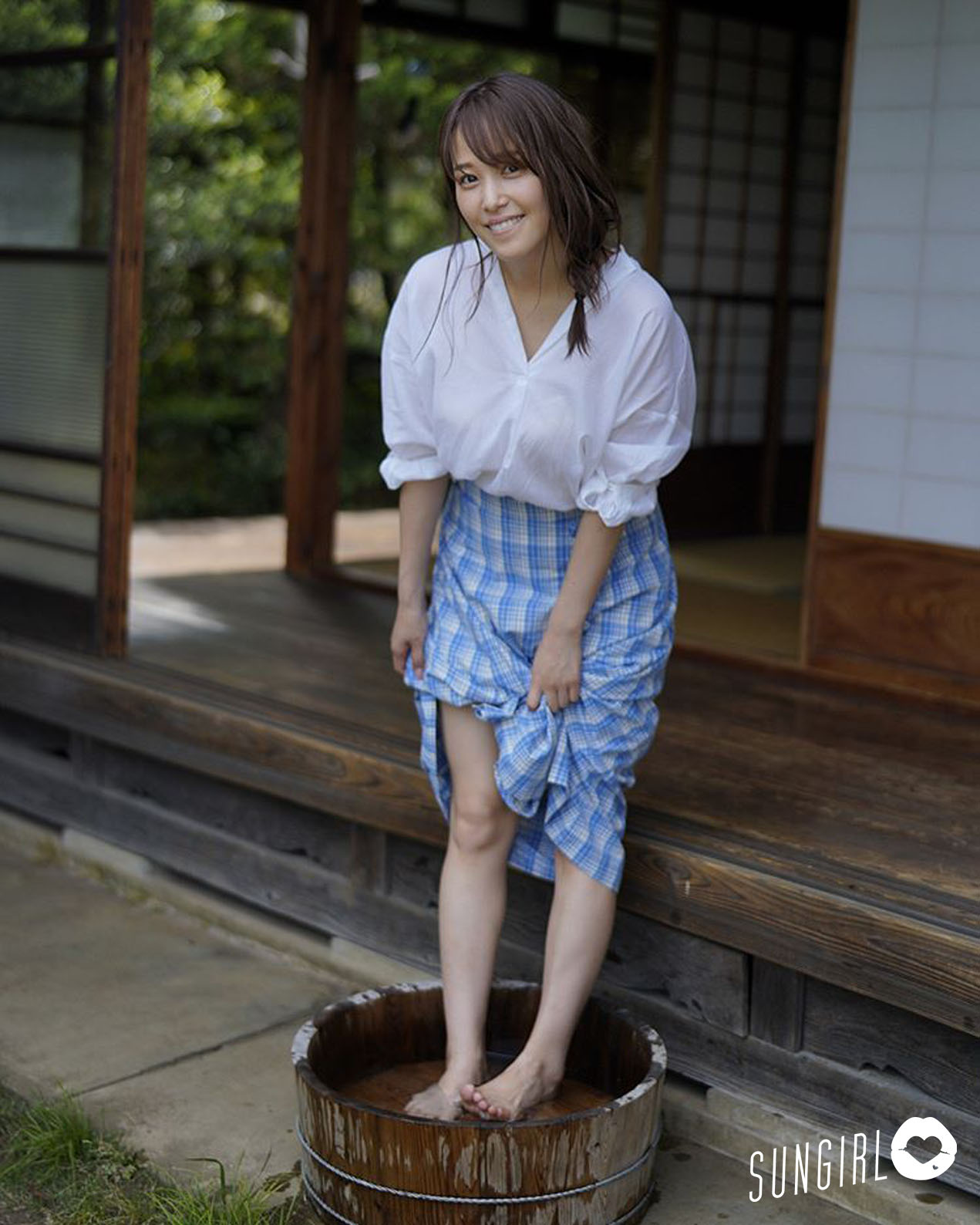 鷲見玲奈、女主播緊身針織衫打乒乓球胸前的球劇烈搖晃!-第1章-图片8