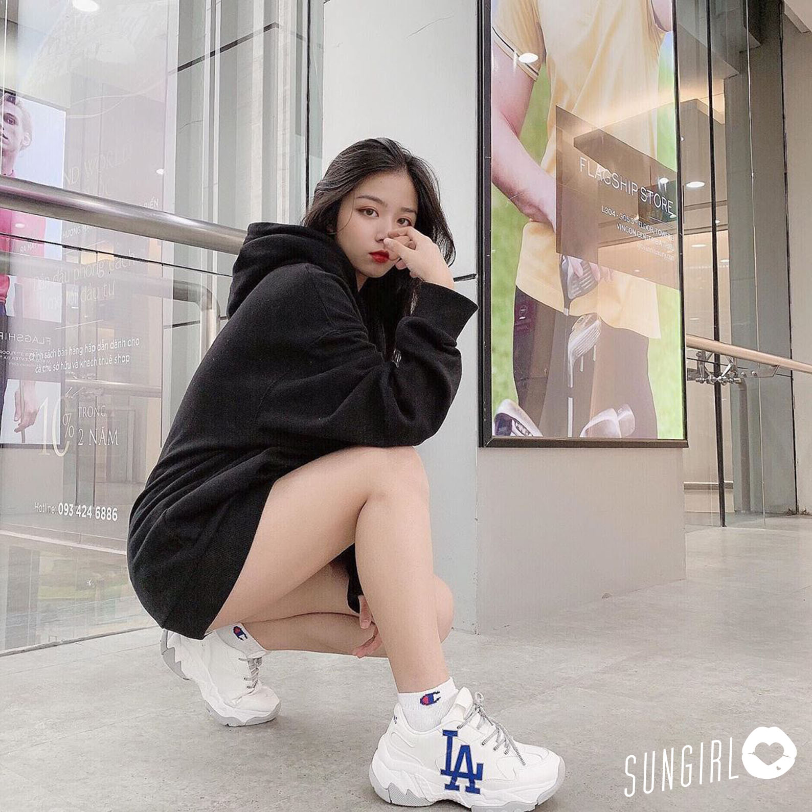 Phan Hằng、越南正妹開學典禮被偷拍仙氣逼人引發網友瘋傳-第1章-图片3