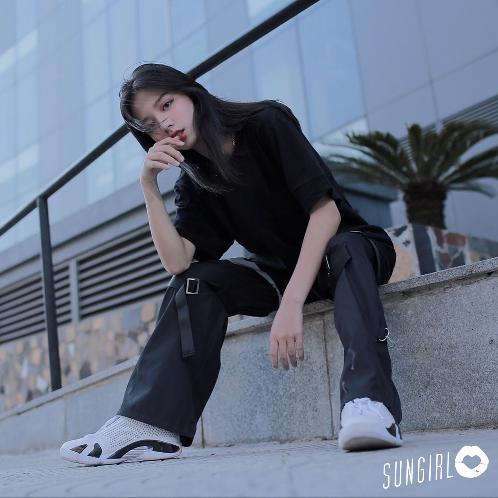 Phan Hằng、越南正妹開學典禮被偷拍仙氣逼人引發網友瘋傳-第1章-图片8