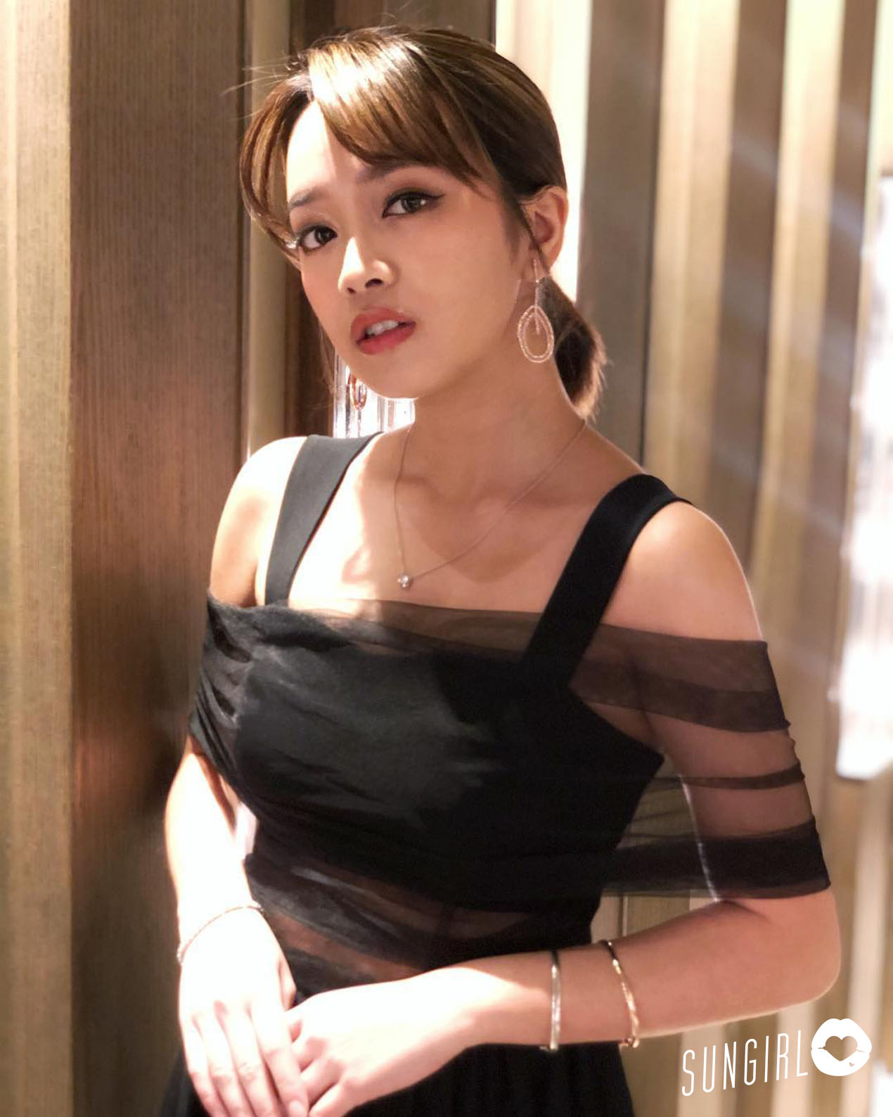 香港正妹 陳俞希、寫真模特兒性感短裙轉戰主持圈-第1章-图片6