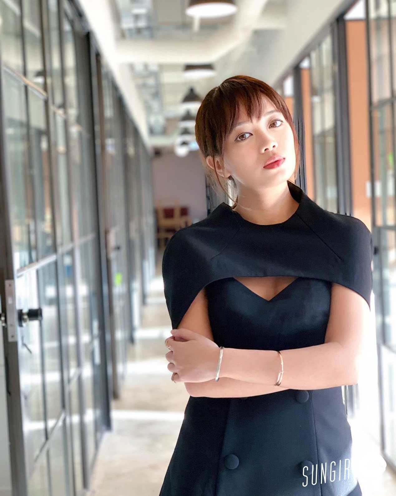 香港正妹 陳俞希、寫真模特兒性感短裙轉戰主持圈-第1章-图片11