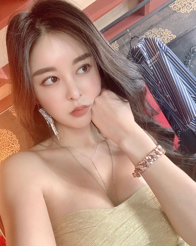 泡菜口味的姊妹丼你吃過嗎？極品姊妹「身材和顏值都是SS+」-第1章-图片9