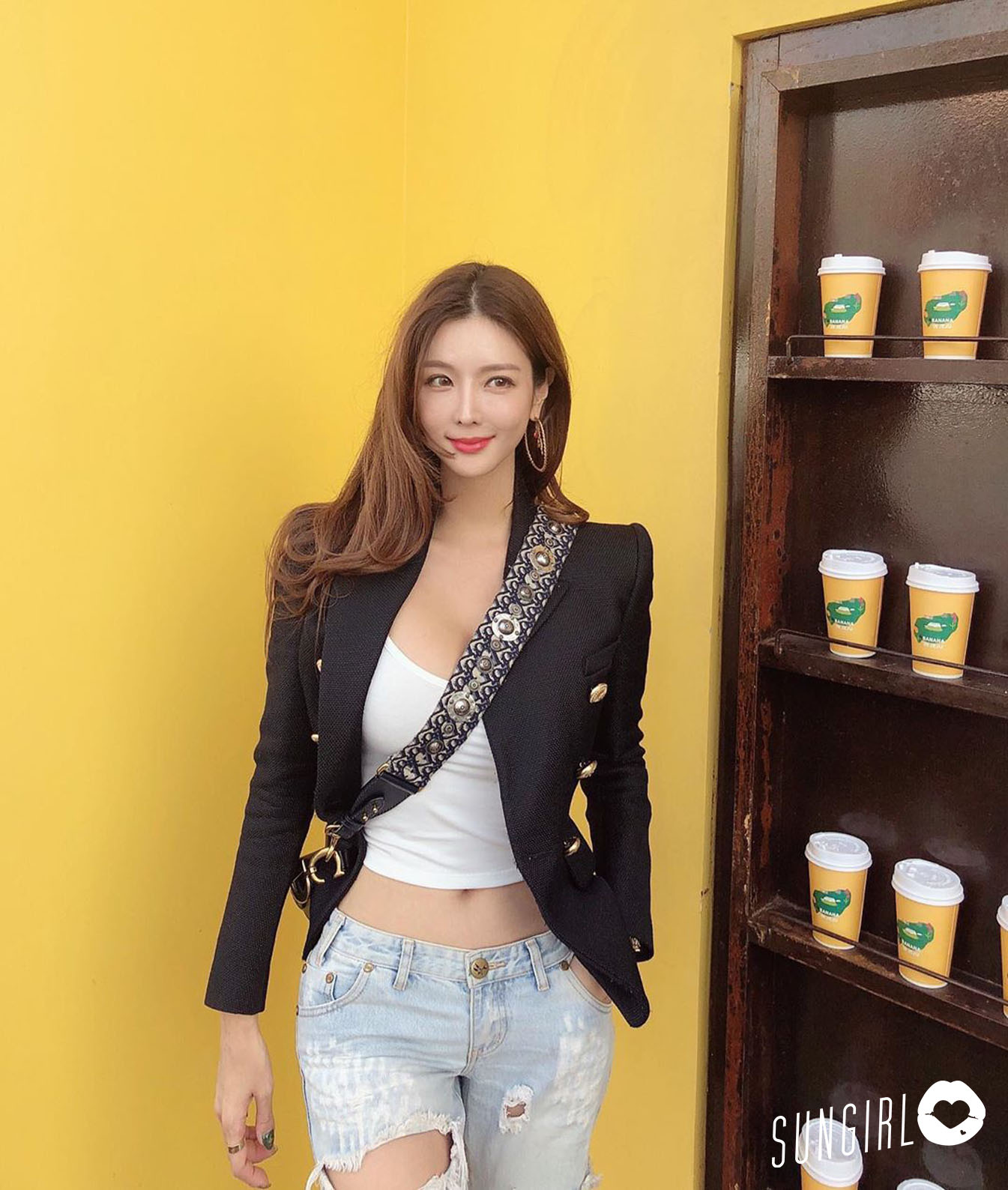 Yoojin、韓國性感小姐姐火辣爆乳推銷產品好吸睛!-第1章-图片5