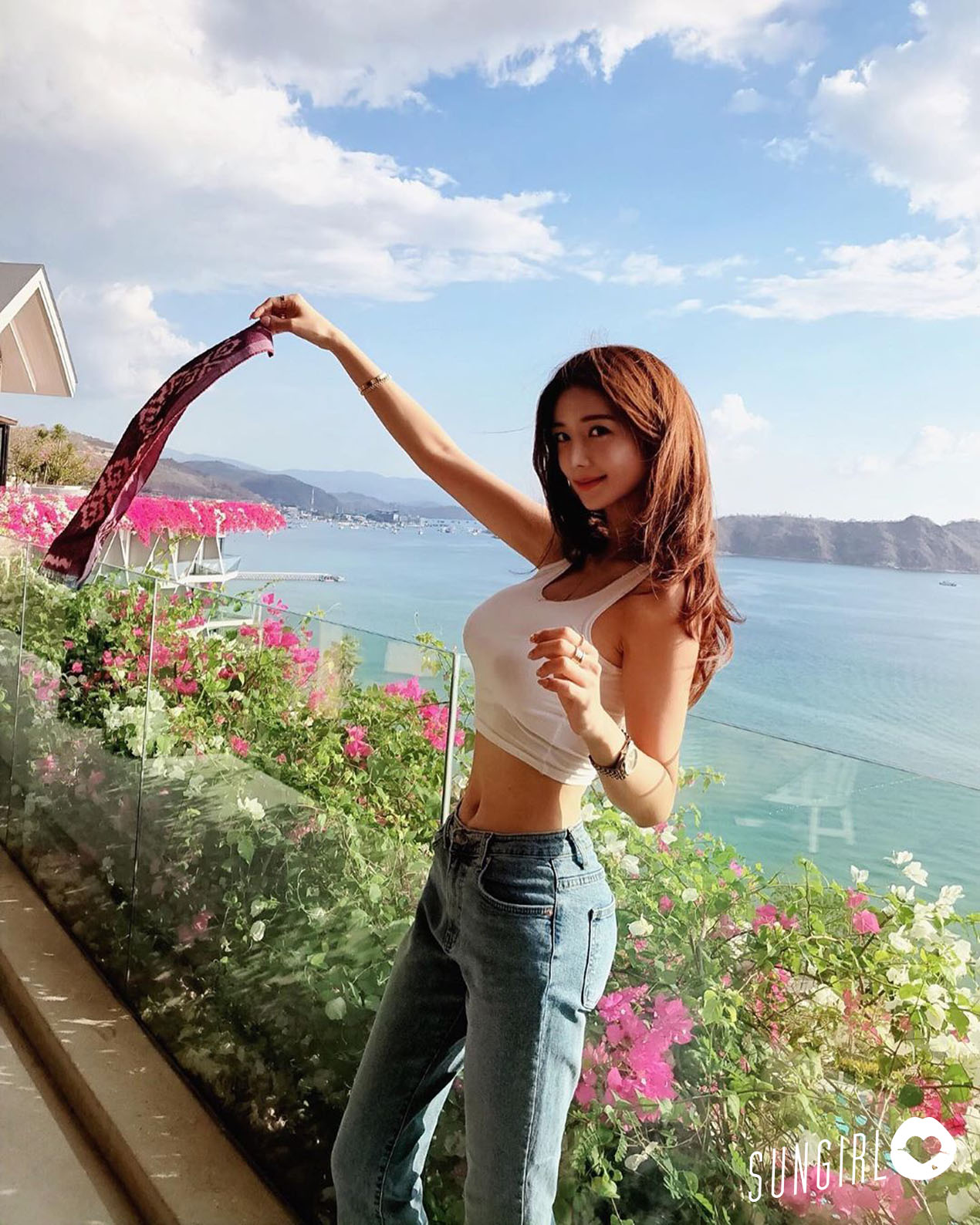 Yoojin、韓國性感小姐姐火辣爆乳推銷產品好吸睛!-第1章-图片6