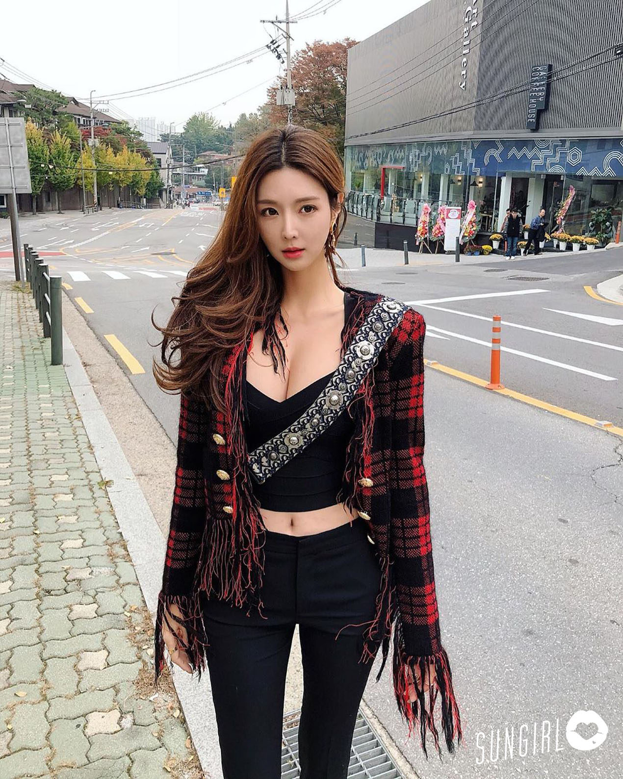 Yoojin、韓國性感小姐姐火辣爆乳推銷產品好吸睛!-第1章-图片19