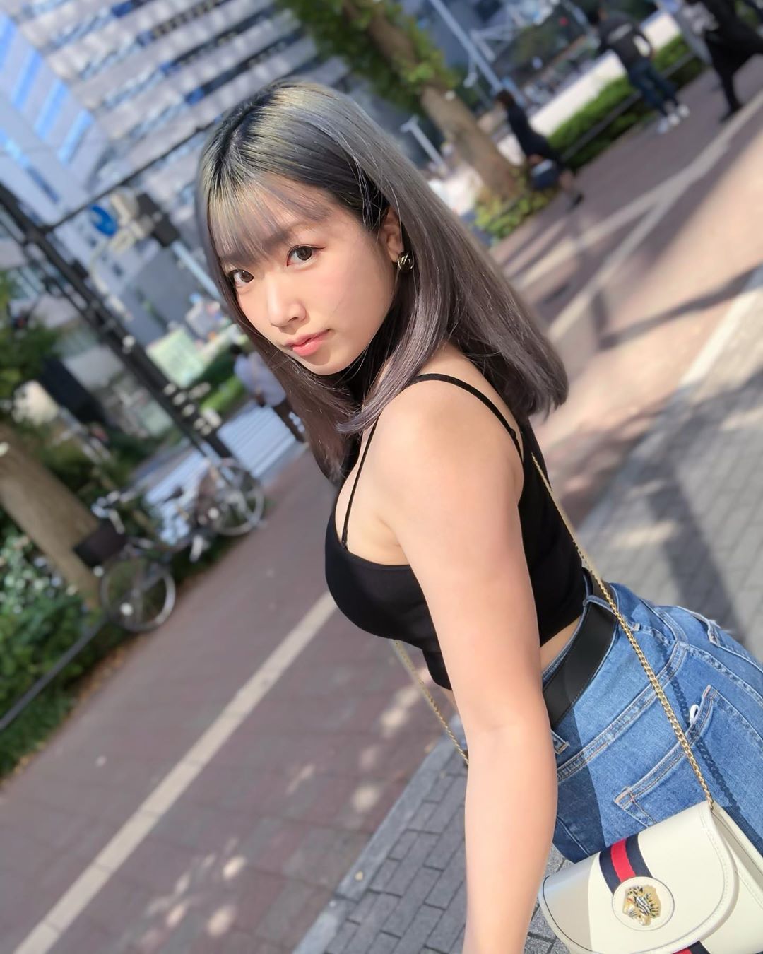 正妹真理褲打遊戲機 趴在床上大展誘人美臀-第1章-图片11