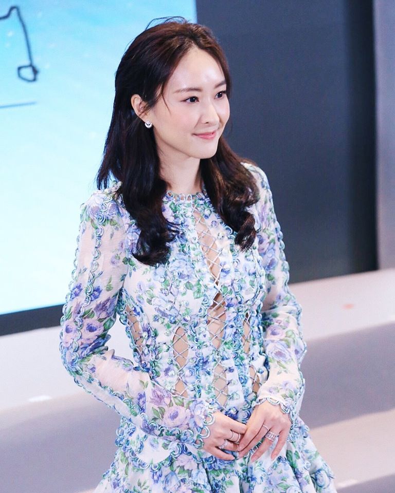 正妹小背心加熱褲驚現美腿.....-第1章-图片11