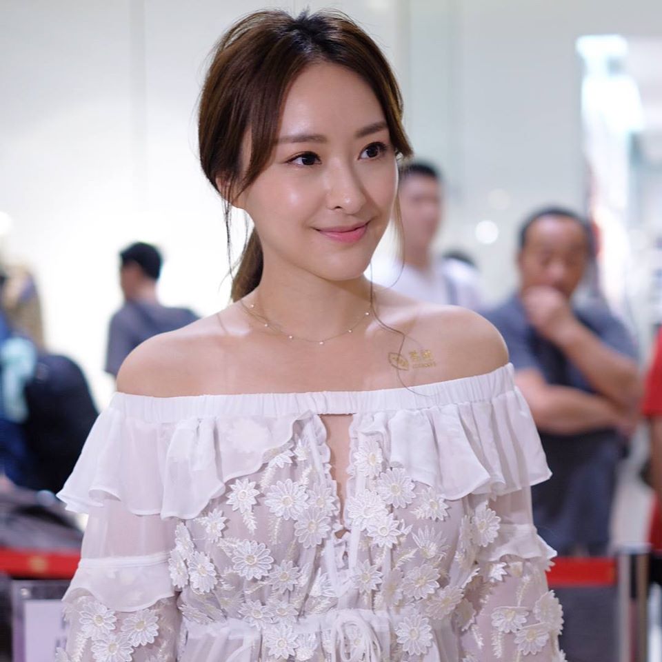 正妹小背心加熱褲驚現美腿.....-第1章-图片12