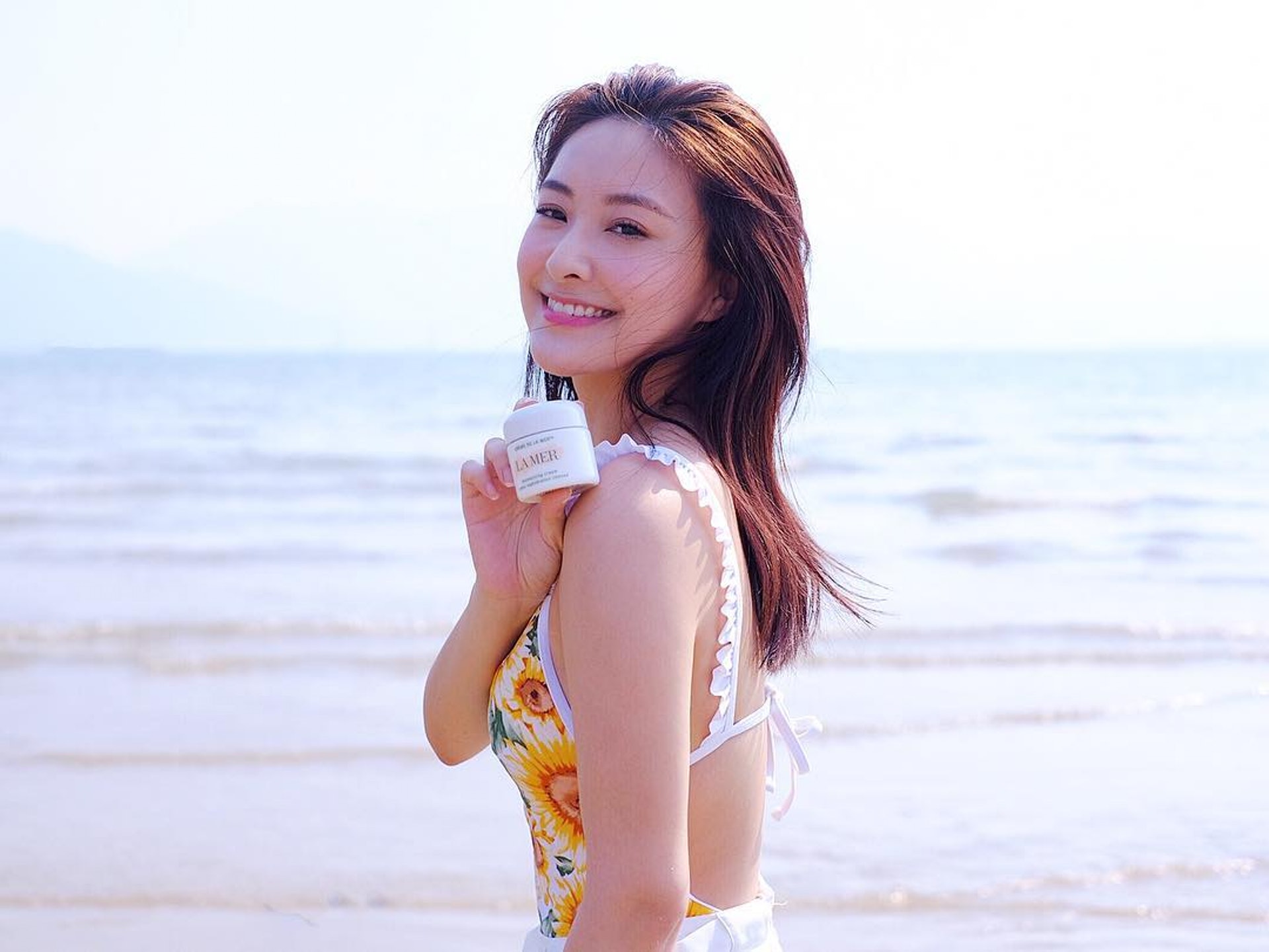 正妹小背心加熱褲驚現美腿.....-第1章-图片4