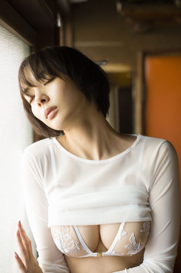 岡田紗佳、ナイスバディなグラドル雀士のGカップ巨乳を揉んでるヤツがいる-第1章-图片18